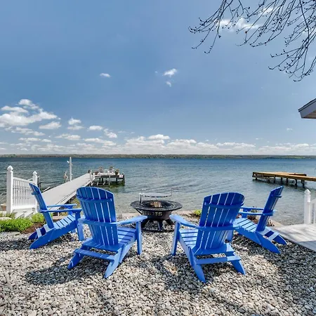 Villa Waterfront Romulus Getaway With Private Dock!